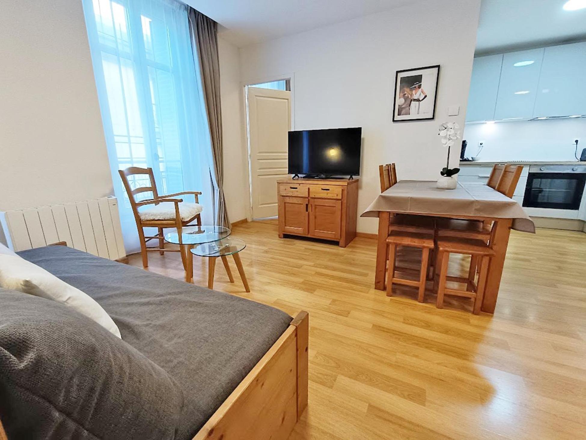 L'Eterlou, T3, Centre Luchon, Wifi, Casier A Skis, Ascenseur, 6 Personnes Bagnères-de-Luchon Esterno foto