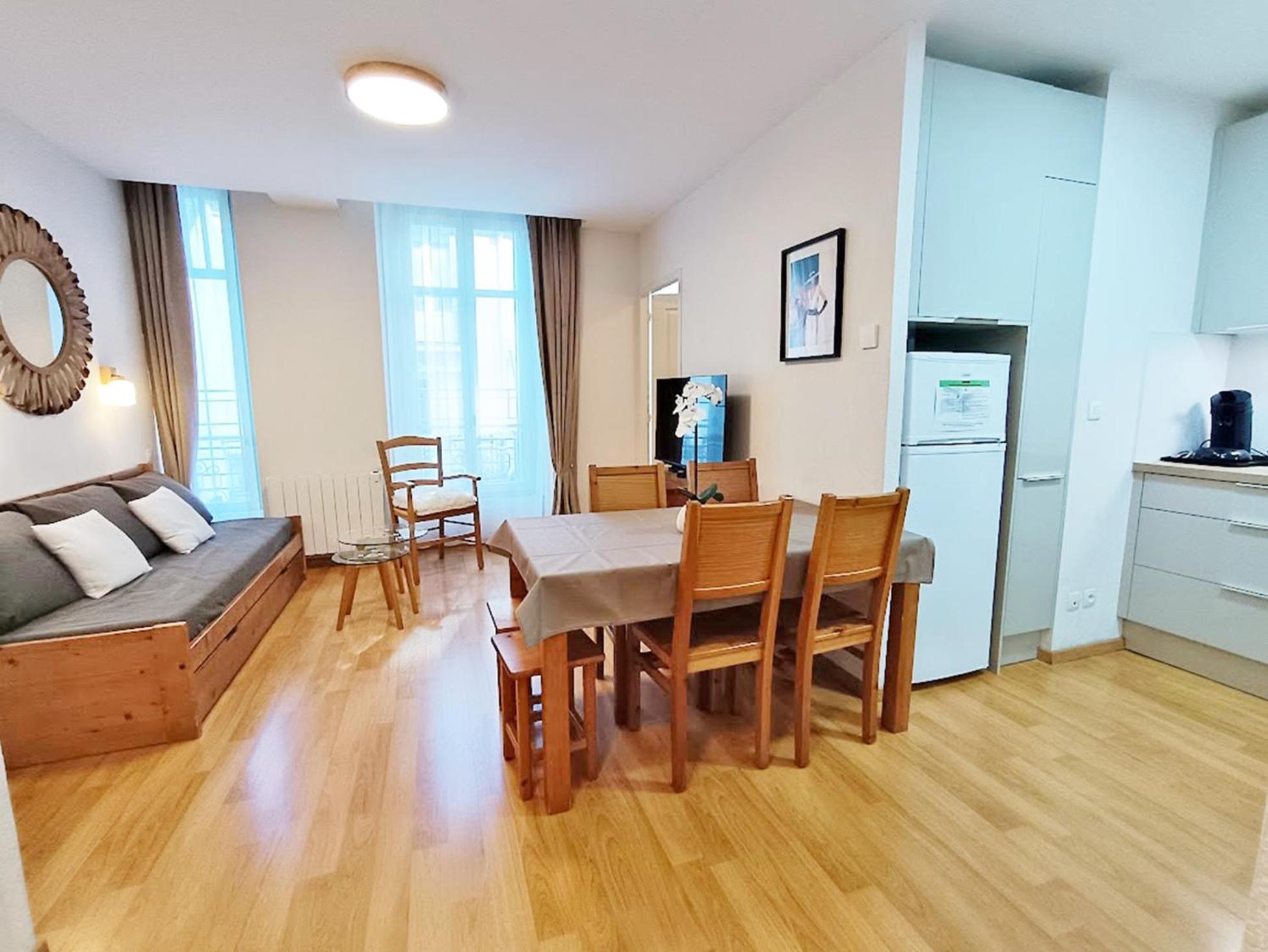 L'Eterlou, T3, Centre Luchon, Wifi, Casier A Skis, Ascenseur, 6 Personnes Bagnères-de-Luchon Esterno foto